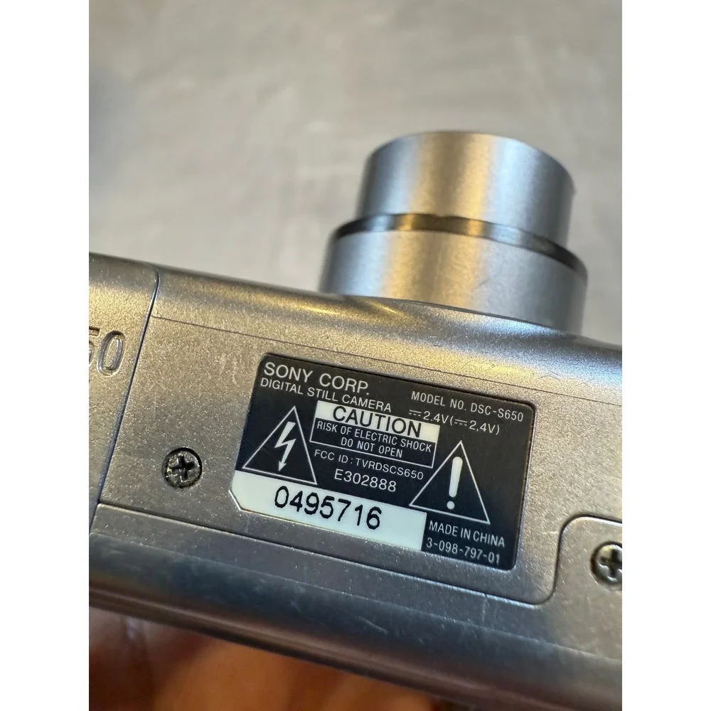 Sony Cyber-shot DSC-S650 7.2MP Digital Camera Silver 3x Optical Zoom Y2K Vintage